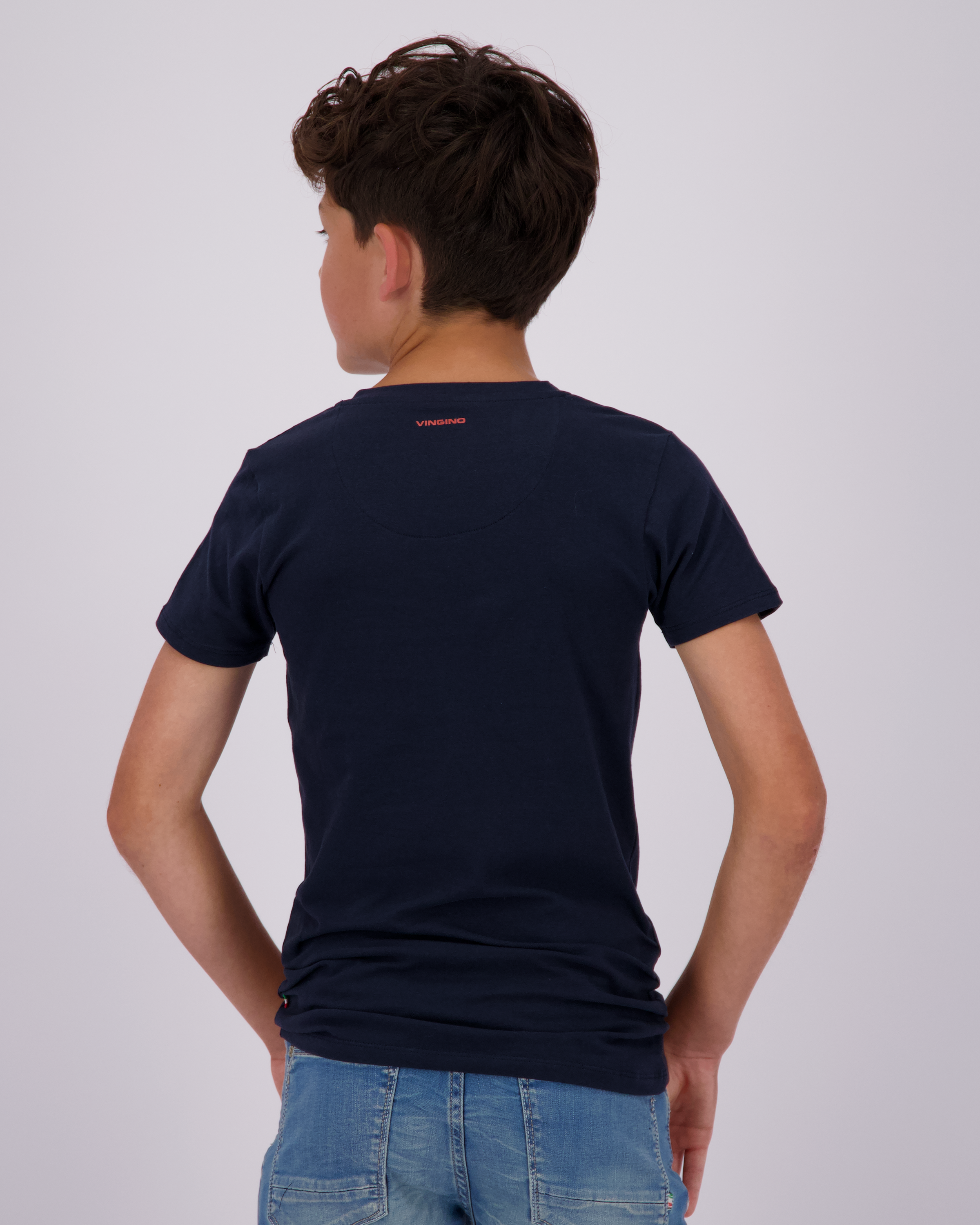 B Basic v-neck T-shirt