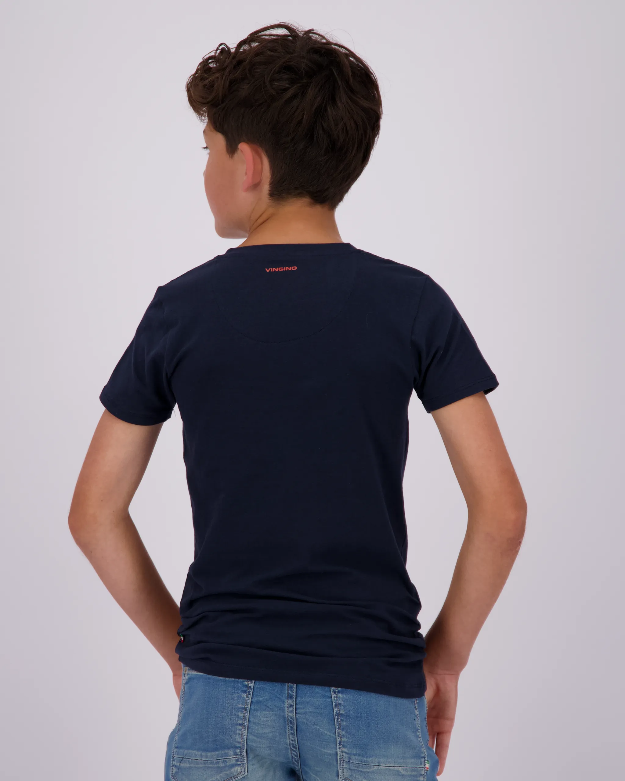 B Basic v-neck T-shirt